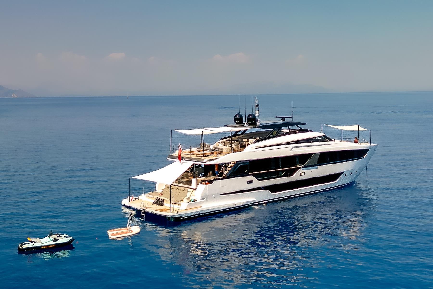 2025 FERRETTI YACHTS 1000 